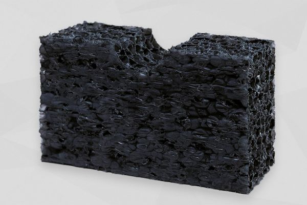 Dunkelgraue Akustikplatte stehend